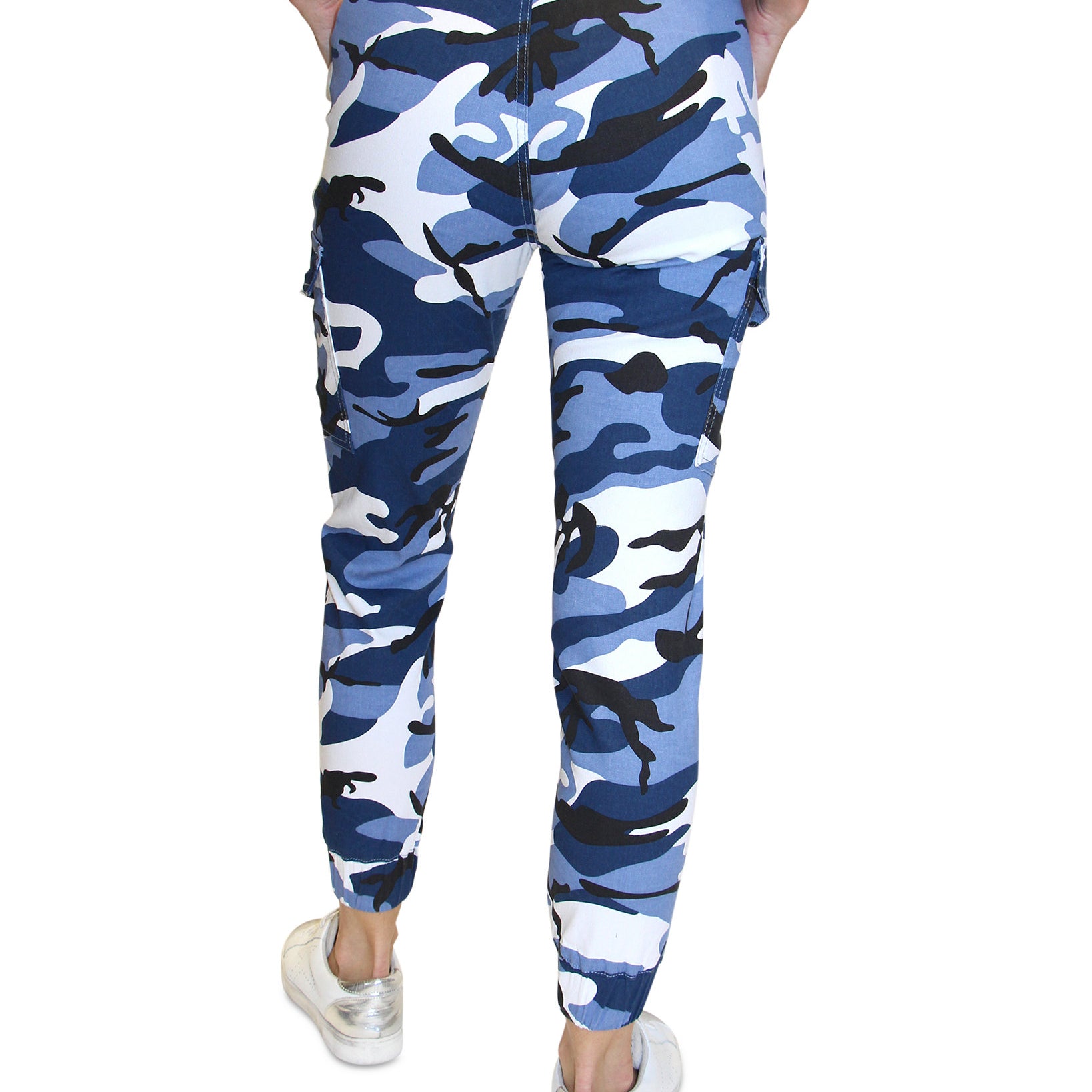 Almost Famous Women Camo Print Cargo Jogger Pants