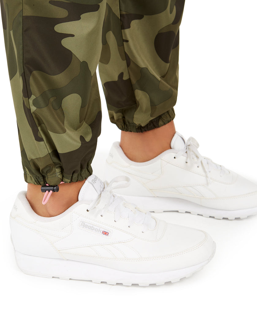 Almost Famous Women Camo Print Jogger Pants