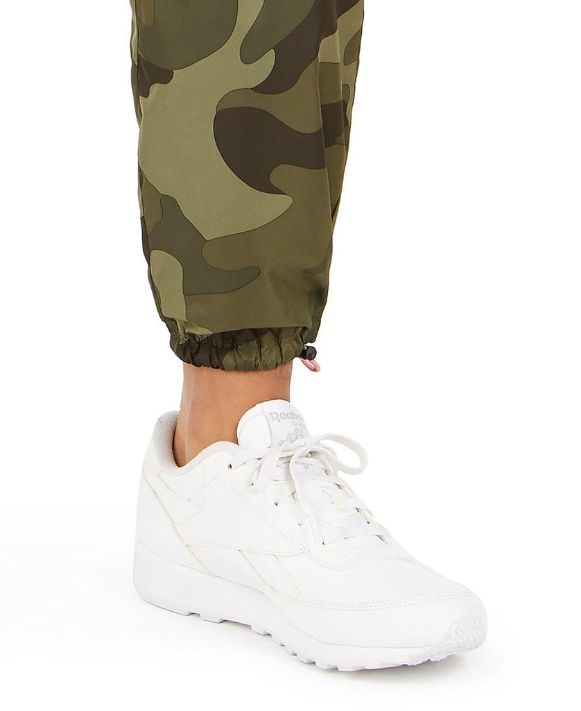 Almost Famous Women Camo Print Jogger Pants