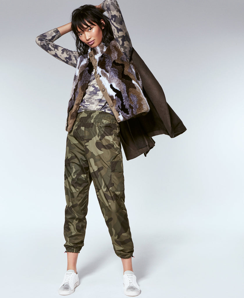 Almost Famous Women Camo Print Jogger Pants